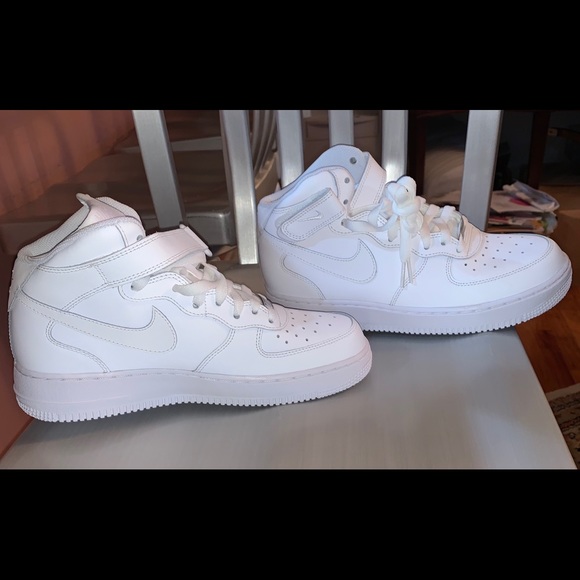 Air Force 1 Mid Top - Picture 2 of 6